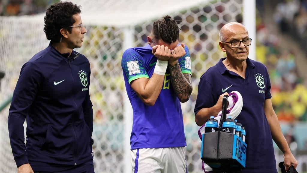 Alex Telles e Gabriel Jesus têm lesões confirmadas e estão fora da Copa do Mundo
