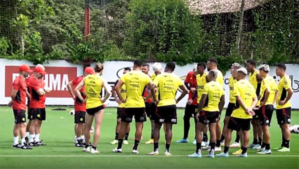 Elenco Flamengo realiza primeira atividade no campo da pré-temporada; veja vídeo