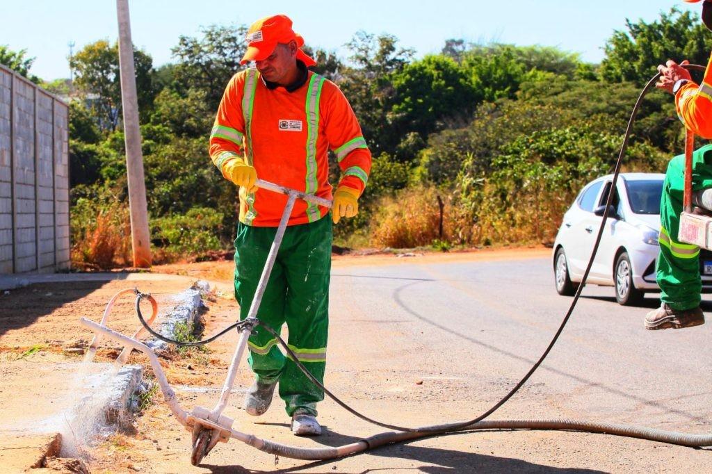 Em 12 meses, gestão do prefeito Rogério Cruz revitaliza mais de 8 milhões de metros lineares de meio-fio em Goiânia