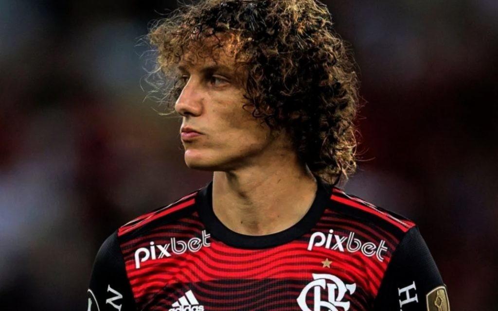 Flamengo renova com o zagueiro David Luiz por mais uma temporada
