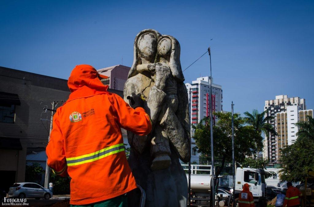 Prefeitura faz manutenção e limpeza de monumentos públicos de Goiânia que fazem parte da história da capital