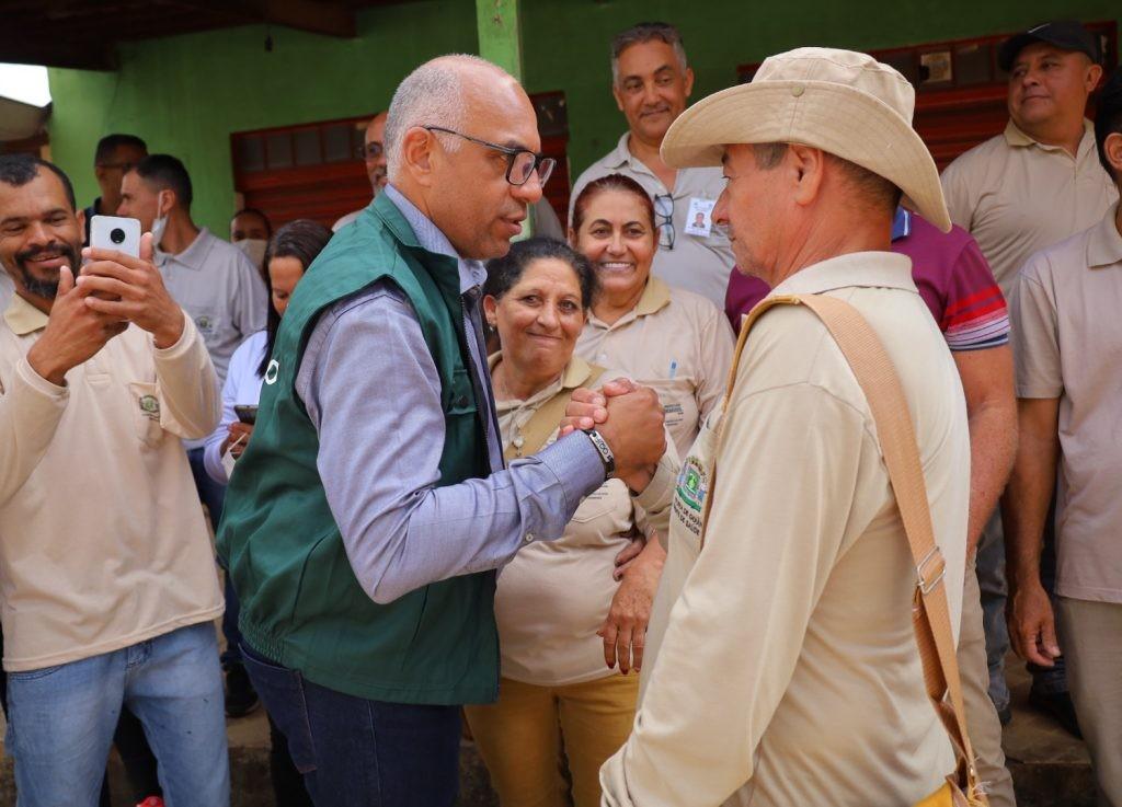 Rogério Cruz reajusta piso salarial de 1.621 agentes de saúde e de combate a endemias de Goiânia