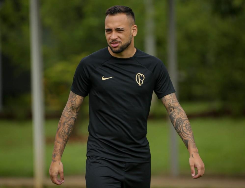 Corinthians renova empréstimo de Maycon por mais uma temporada
