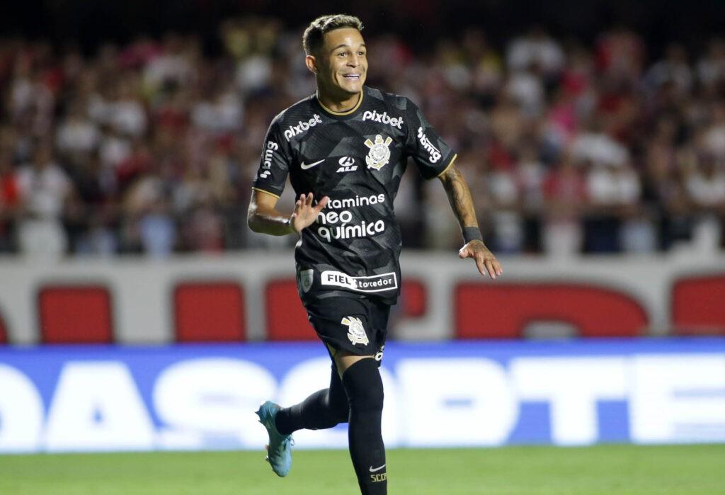 Corinthians vence São Paulo por 2 a 1 pelo Paulistão