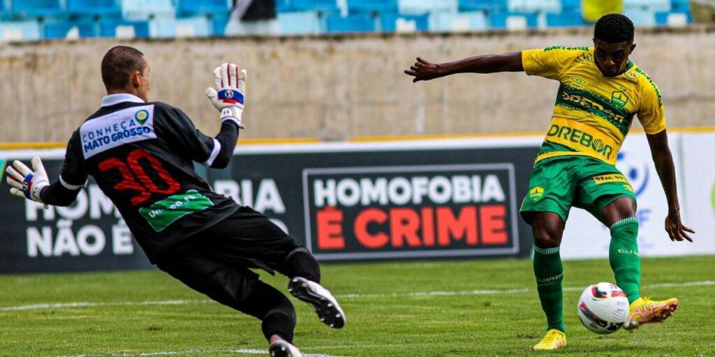 Dourado atropela o Mixto na abertura do Campeonato Mato-grossense
