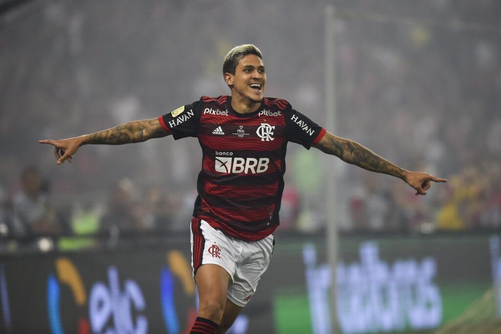Flamengo renova com o atacante Pedro até dezembro de 2027