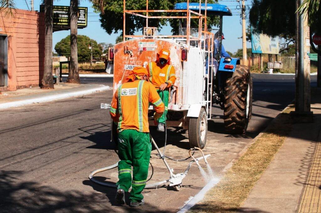 Prefeitura de Goiânia realiza pintura de meio-fio, poda de grama e outros serviços em 70 bairros, nesta quarta-feira (18/01)