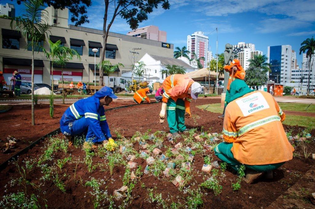 Prefeitura de Goiânia realiza serviços de limpeza e manutenção em 30 praças públicas, nesta sexta-feira (06/01)