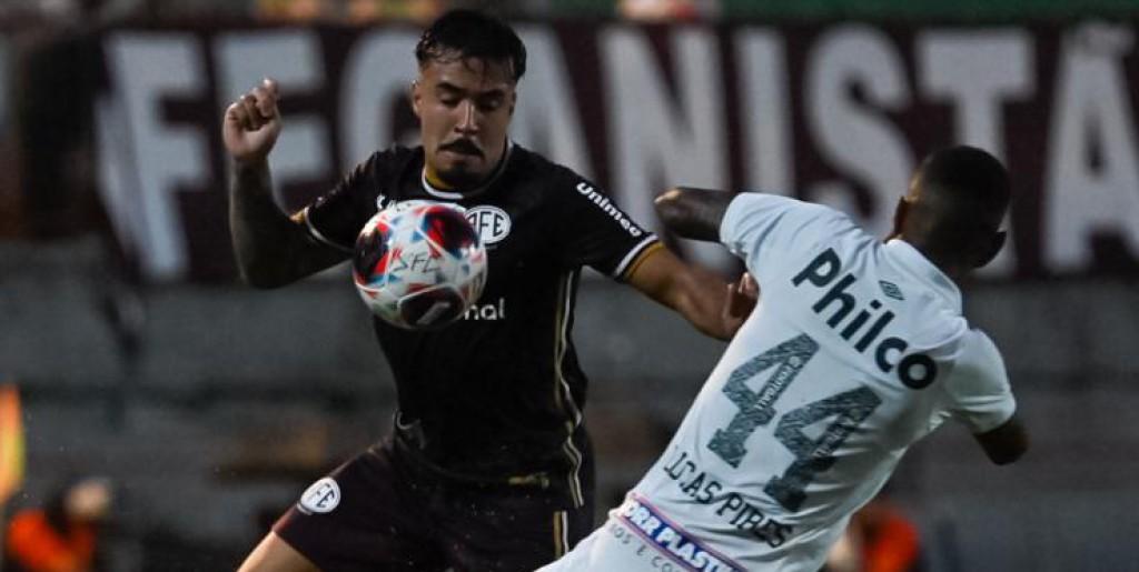 Santos e Ferroviária ficam só no empatam no Canindé