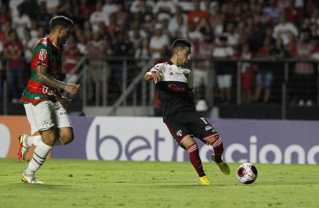 São Paulo goleia a Portuguesa no Morumbi