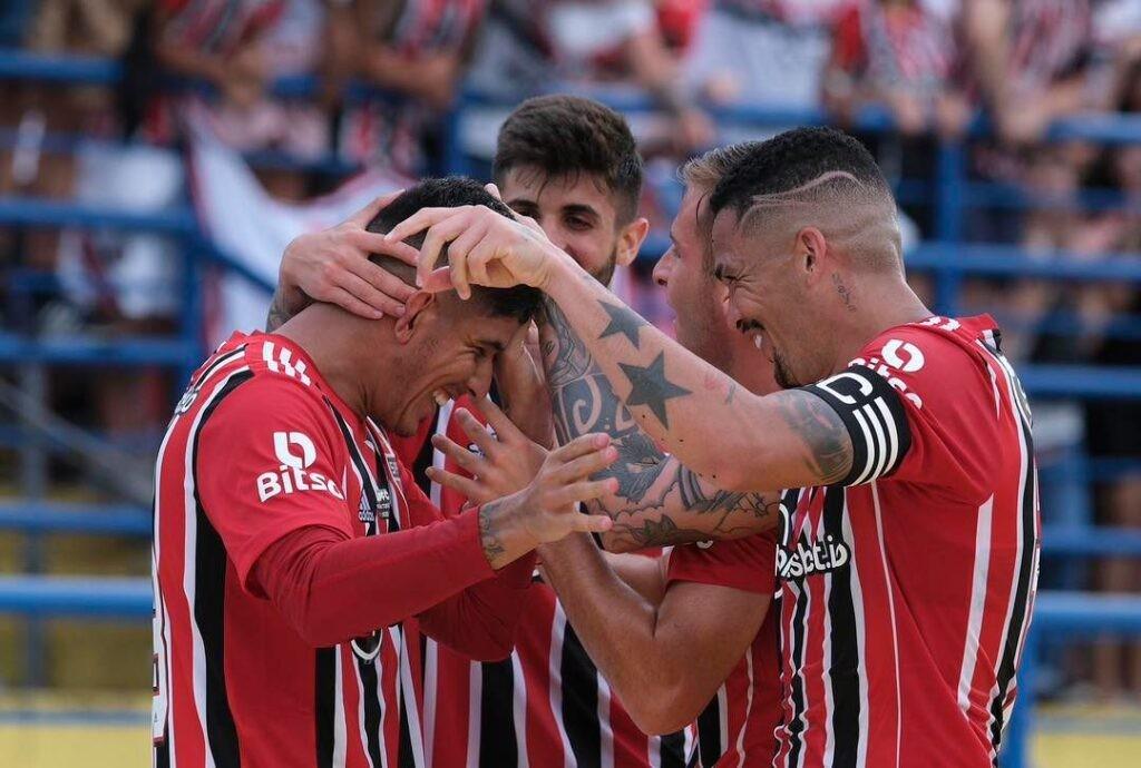 Com gol nos acréscimos, São Paulo vence Santo André