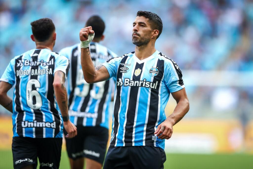 Com show de Suárez, Grêmio vence Aimoré e segue líder do Gauchão