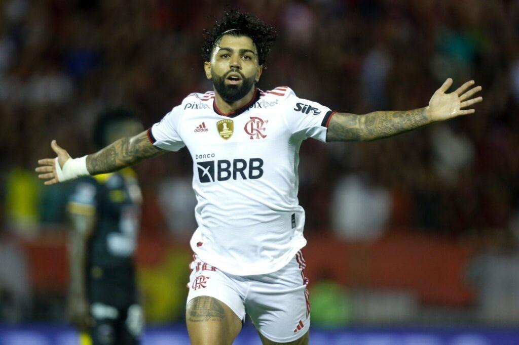 Gabigol erra pênalti mas Flamengo bate o Volta Redonda de virada