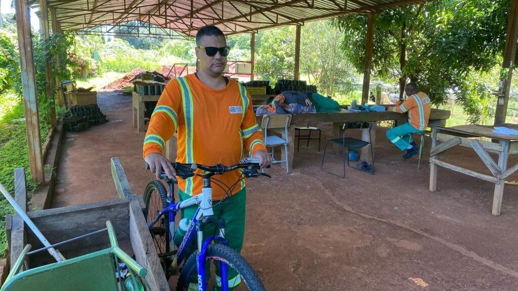 Gari com deficiência visual participa, pela primeira vez, de passeio ciclístico inclusivo em Goiânia, neste domingo (26/02)