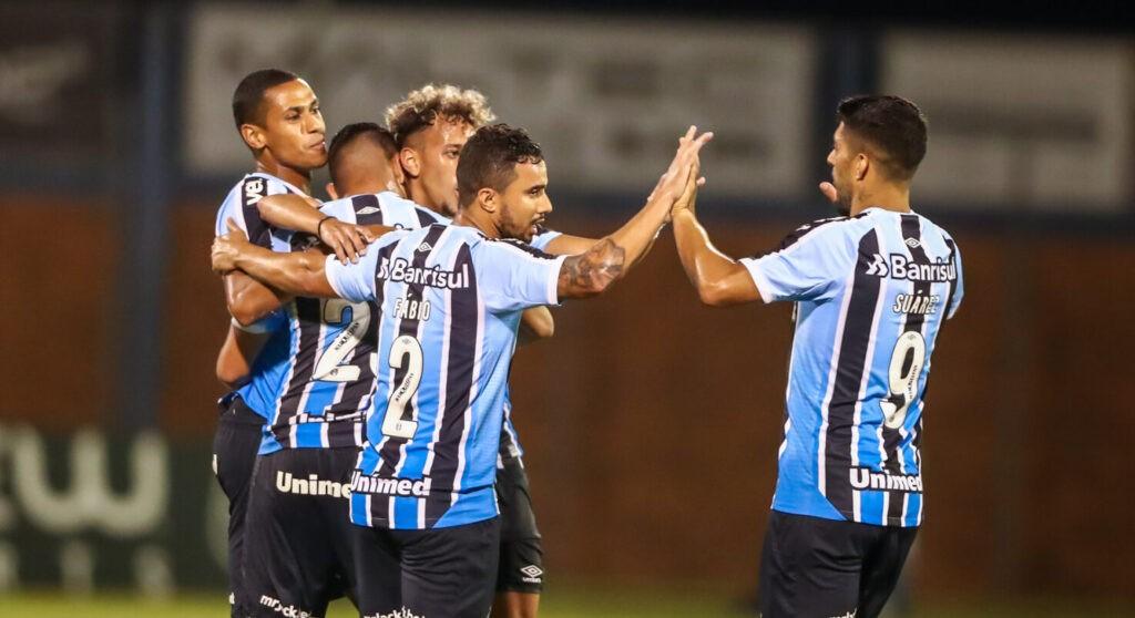 Grêmio vence Esportivo e segue líder invicto no Gauchão
