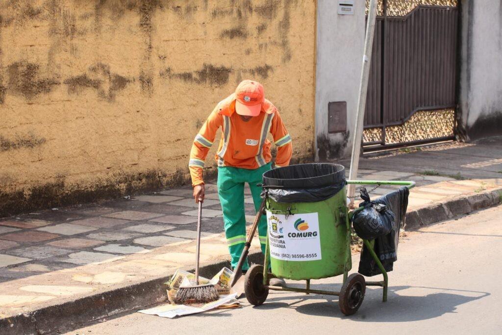 Prefeitura de Goiânia executa serviços de varrição e remoção de entulhos em 80 bairros, nesta segunda-feira (13/02)