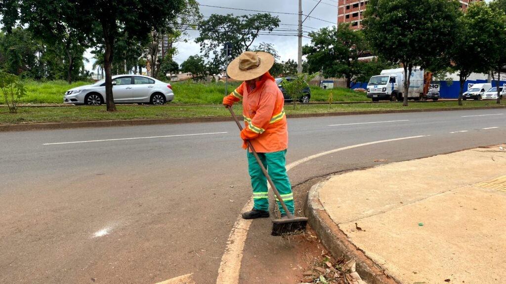 Prefeitura de Goiânia leva serviços de varrição a 60 bairros da capital, nesta quinta-feira (09/02)