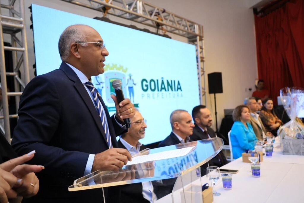 Rogério Cruz quita, nesta terça-feira (31/01), folha salarial dos servidores, que passa a reunir múltiplos benefícios concedidos pela atual gestão