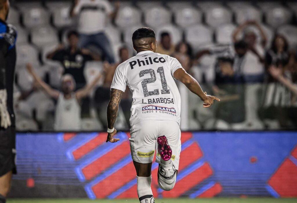 Santos vence o São Bento e respira no Paulistão