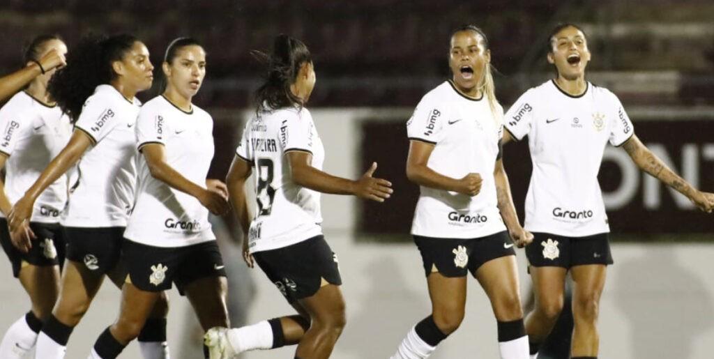 Corinthians vence Ferroviária e é o único com 100% de aproveitamento
