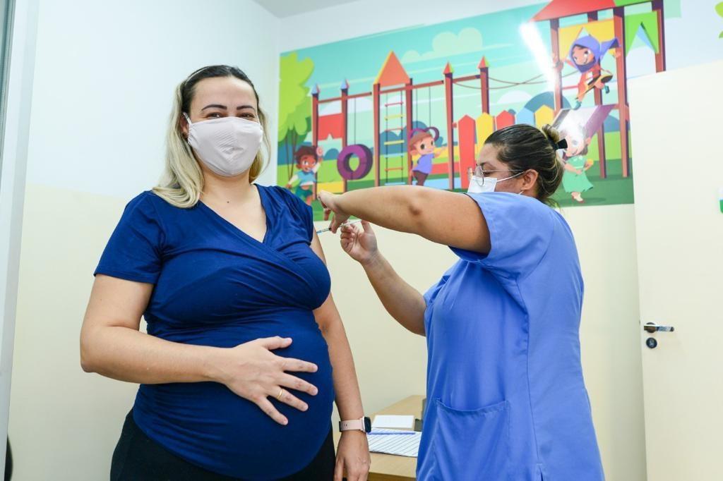 Goiânia começa aplicar vacina bivalente em todas as pessoas dos grupos prioritários, a partir desta segunda-feira (20/03)