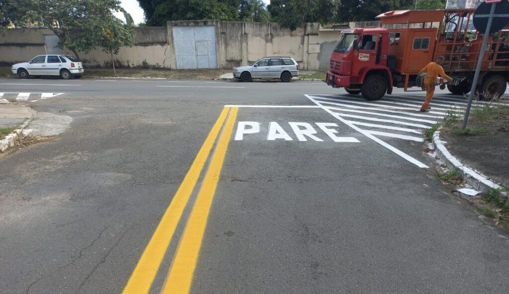 Prefeitura de Goiânia implanta e revitaliza sinalização viária em 10 bairros