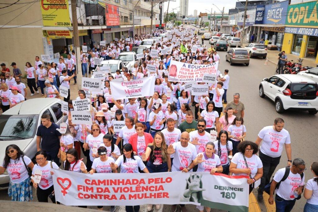 Rogério Cruz participa de caminhada pelo fim da violência contra a mulher, neste sábado (11/03)