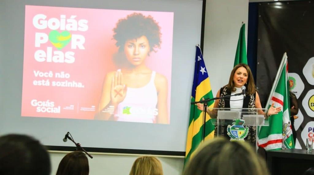 Cartões do Goiás por Elas são entregues a vítimas de violência