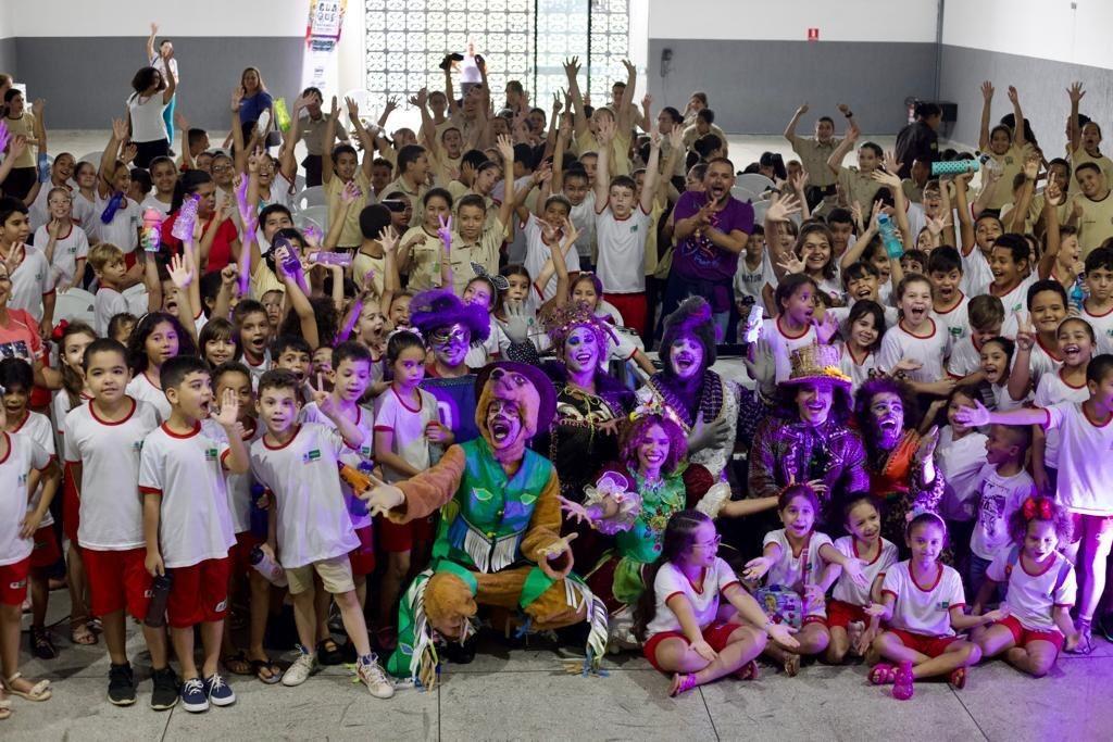 Claque Cultural realiza 800 apresentações em quatro meses