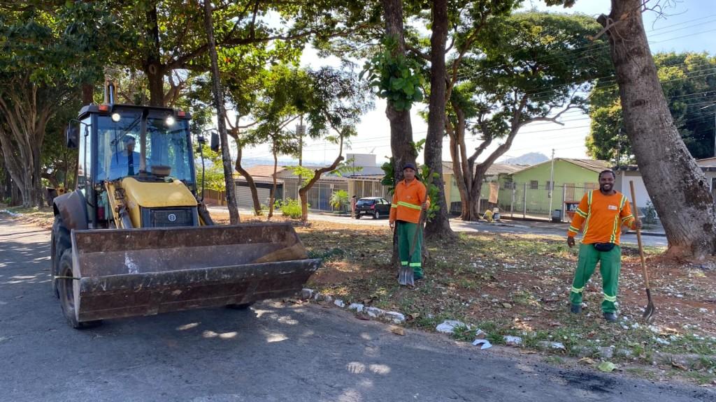 Prefeitura de Goiânia faz remoção de lixo descartado irregularmente em 25 bairros, nesta quarta-feira (05/07)