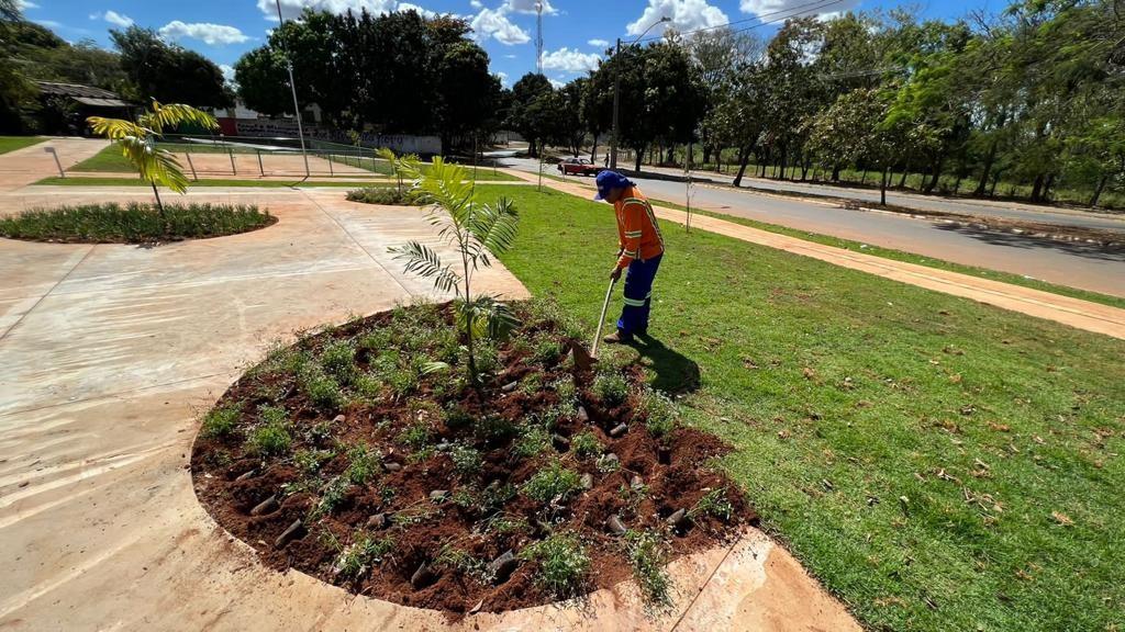 Prefeitura de Goiânia realiza obras e serviços de paisagismo em 25 praças nesta quarta-feira (26/07)