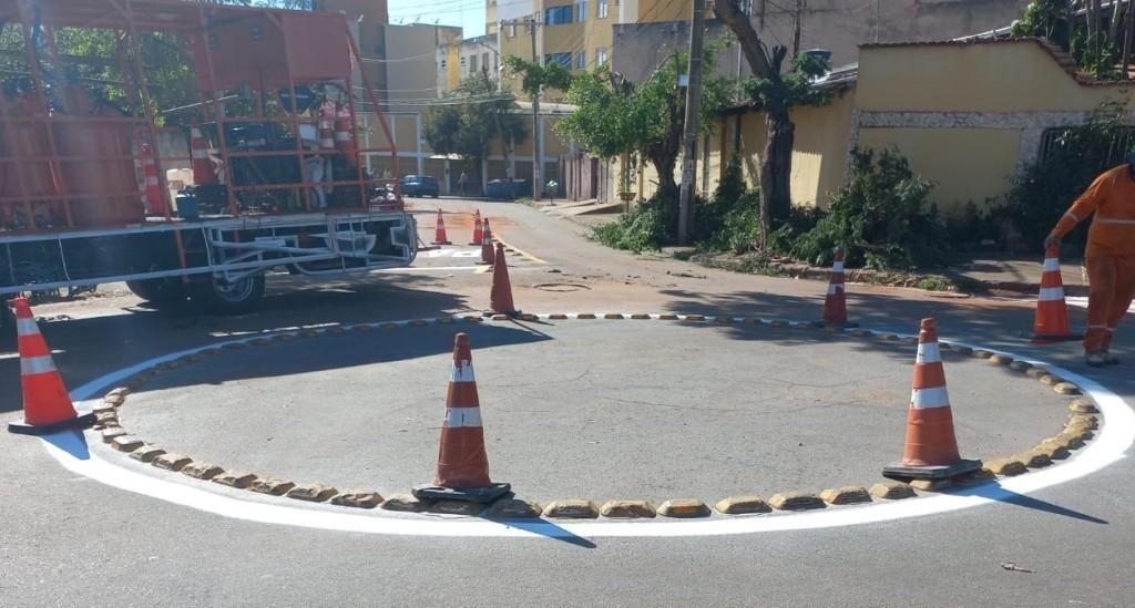 Prefeitura de Goiânia revitaliza sinalização viária em 15 bairros até sábado (15/07)