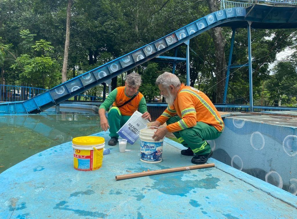 Prefeitura promove a limpeza de 23 fontes d’águas públicas e alerta para o combate ao foco do mosquito causador da dengue