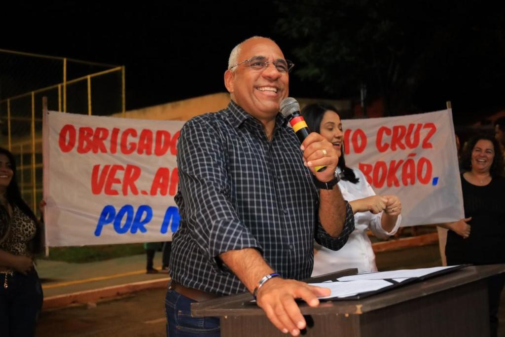 Rogério Cruz entrega revitalização da praça do Residencial Aruanã I com quadra poliesportiva, e destaca propósito de valorizar o esporte e o lazer