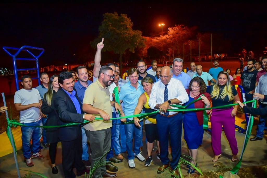 Rogério Cruz entrega revitalização da Praça Independência, no Jardim Bela Vista, e afirma que vai ampliar o número de áreas de lazer em Goiânia