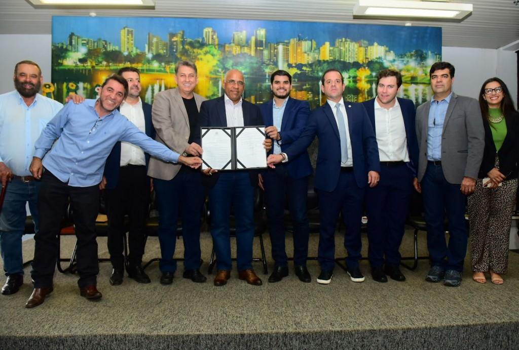 “5G em Goiânia agora é uma realidade”, diz prefeito Rogério ao sancionar lei para licenciamento e instalação de antenas na Capital