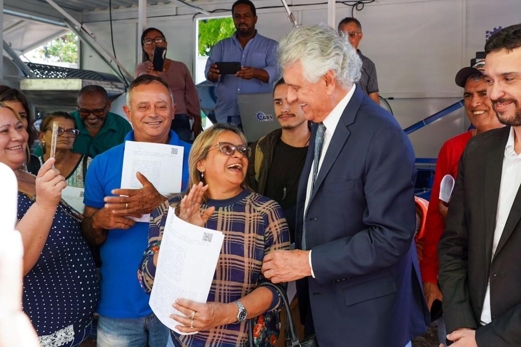 Governo entrega 35 títulos definitivos de domínio de terras a produtores rurais