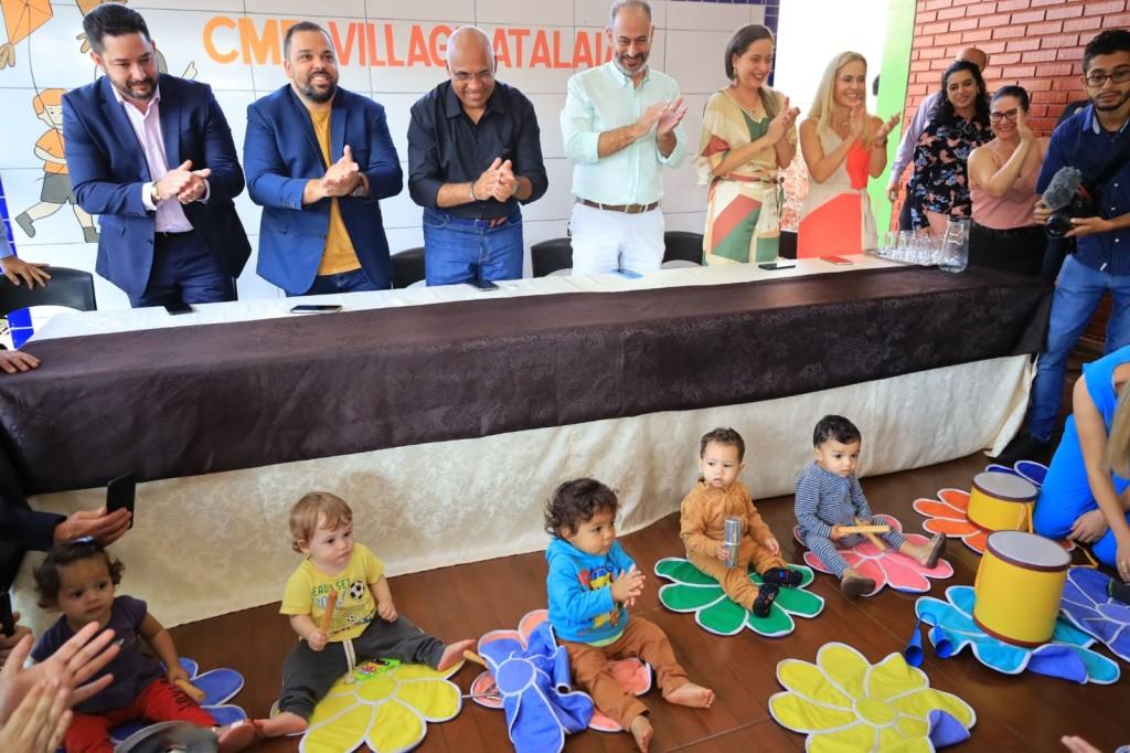 Prefeito Rogério entrega revitalização do Cmei Village Atalaia e destaca que instituição será modelo para toda a rede