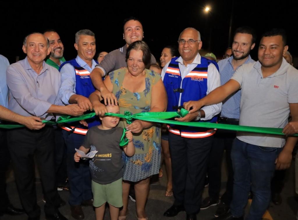 Prefeito Rogério inaugura Alameda Córrego Fundo e põe fim à espera de 60 anos de moradores do Residencial Mansões Paraíso