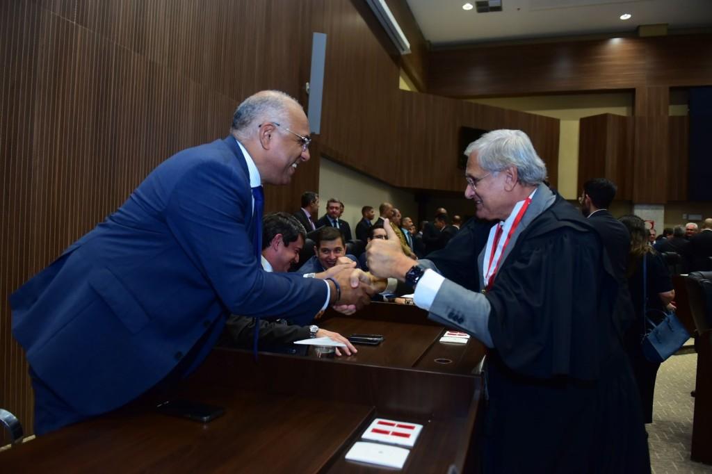 Prefeito Rogério participa da posse de 26 desembargadores no TJGO e classifica momento como 