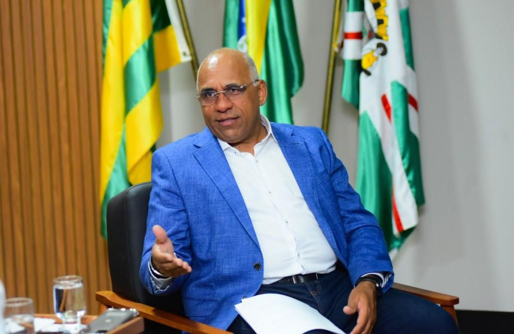 Prefeito Rogério sanciona lei que cria Grupo Reflexivo Antirracismo