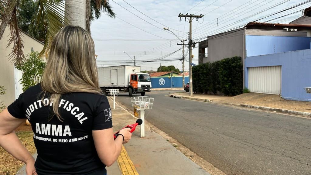 Prefeitura de Goiânia afere sinal sonoro dos caminhões da coleta seletiva
