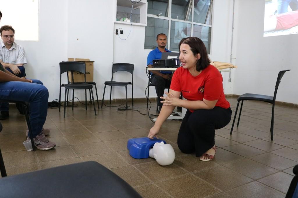 Prefeitura de Goiânia capacita servidores administrativos da Educação com curso de primeiros socorros