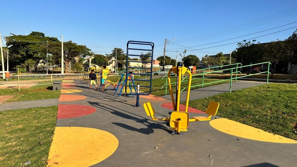 Prefeitura de Goiânia conclui obras de nova praça no Parque Atheneu