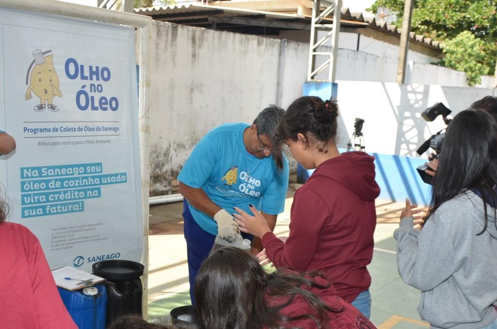 Saneago incentiva descarte correto do óleo de cozinha