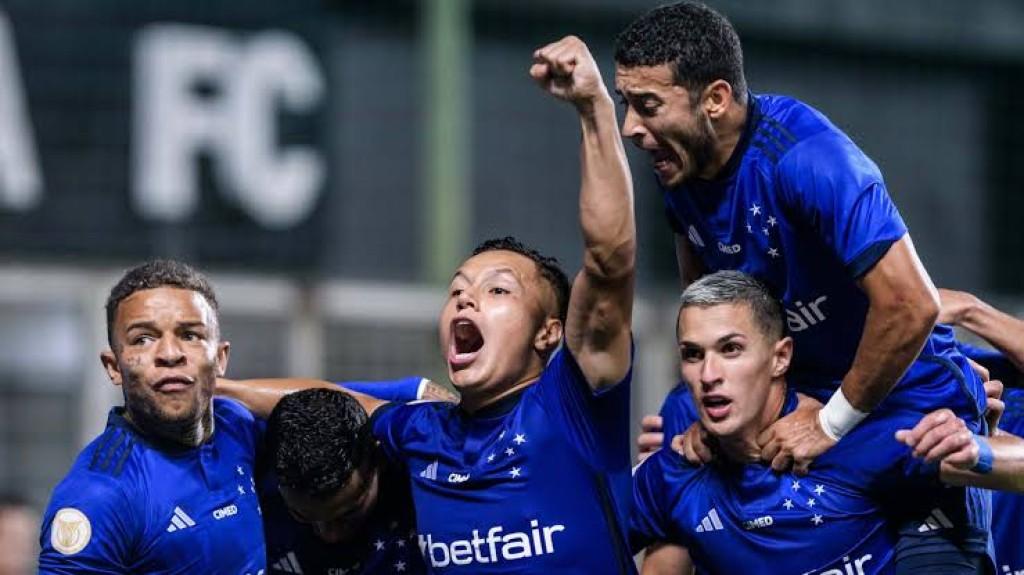Cruzeiro vence na Vila e afunda o Santos no Z4 no Brasileirão