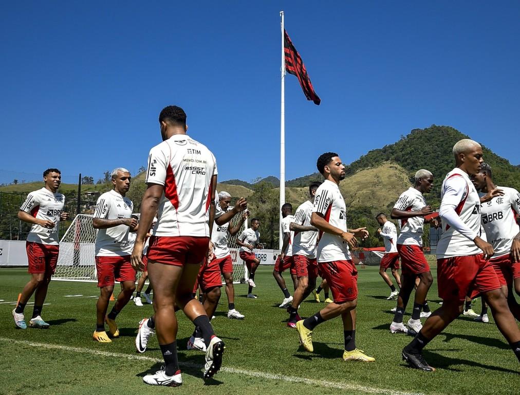 Flamengo realiza última atividade antes da viagem para enfrentar o Goiás