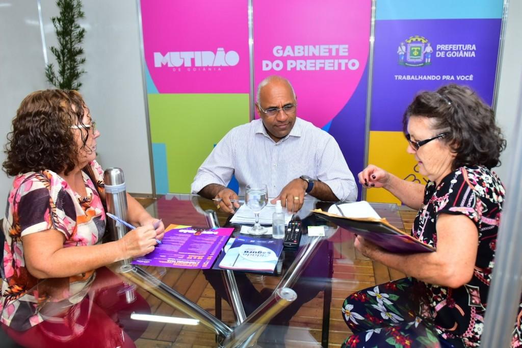 Gabinete itinerante do prefeito Rogério realiza mais de 300 atendimentos na Região Noroeste
