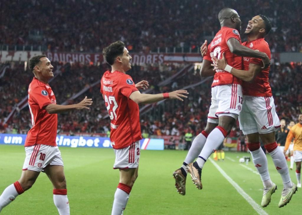 Internacional vence o São Paulo de virada no Brasileirão