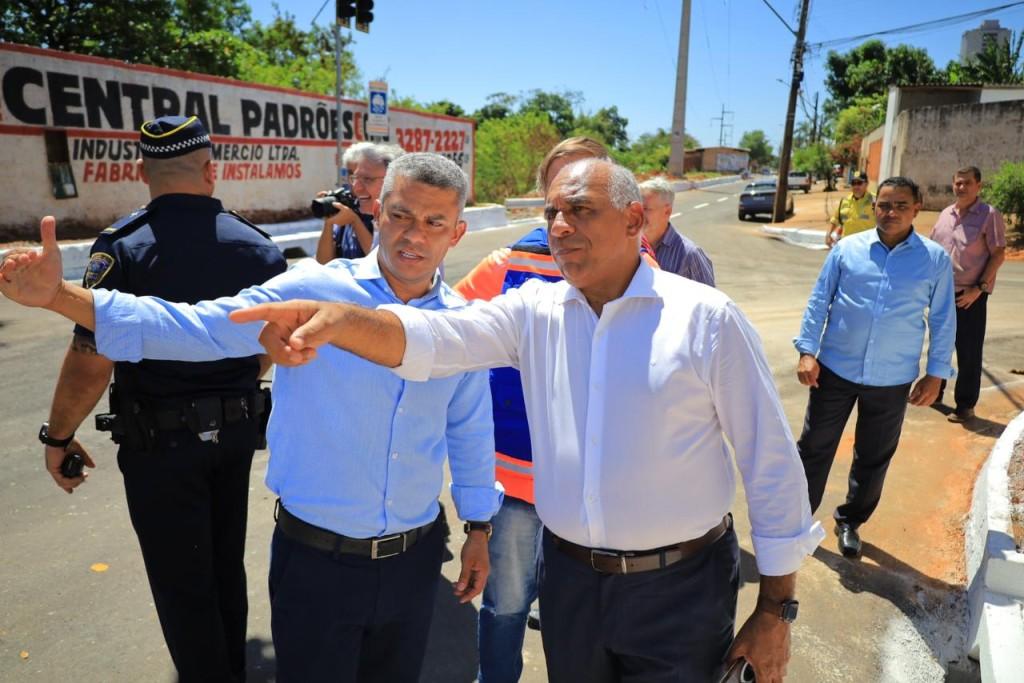 Prefeito Rogério entrega ampliação da rede de drenagem na Avenida C-107